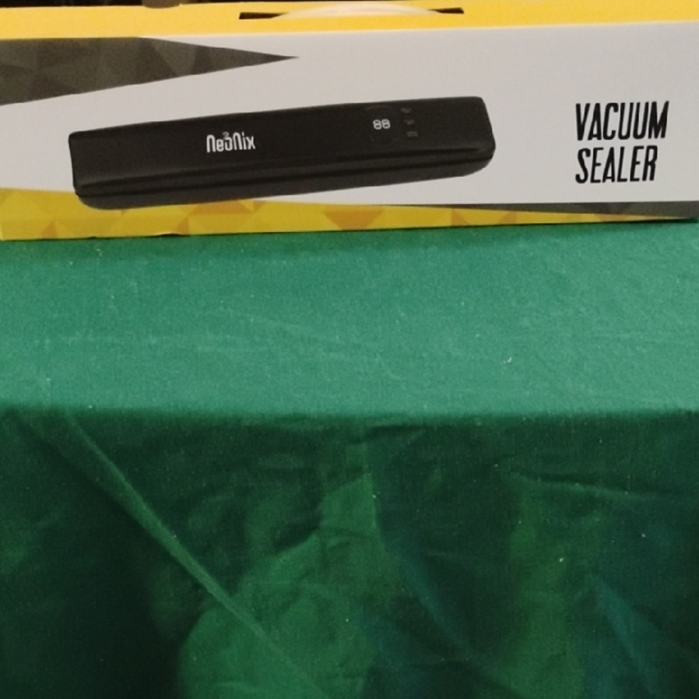 Neonix Black Vacuum Sealer